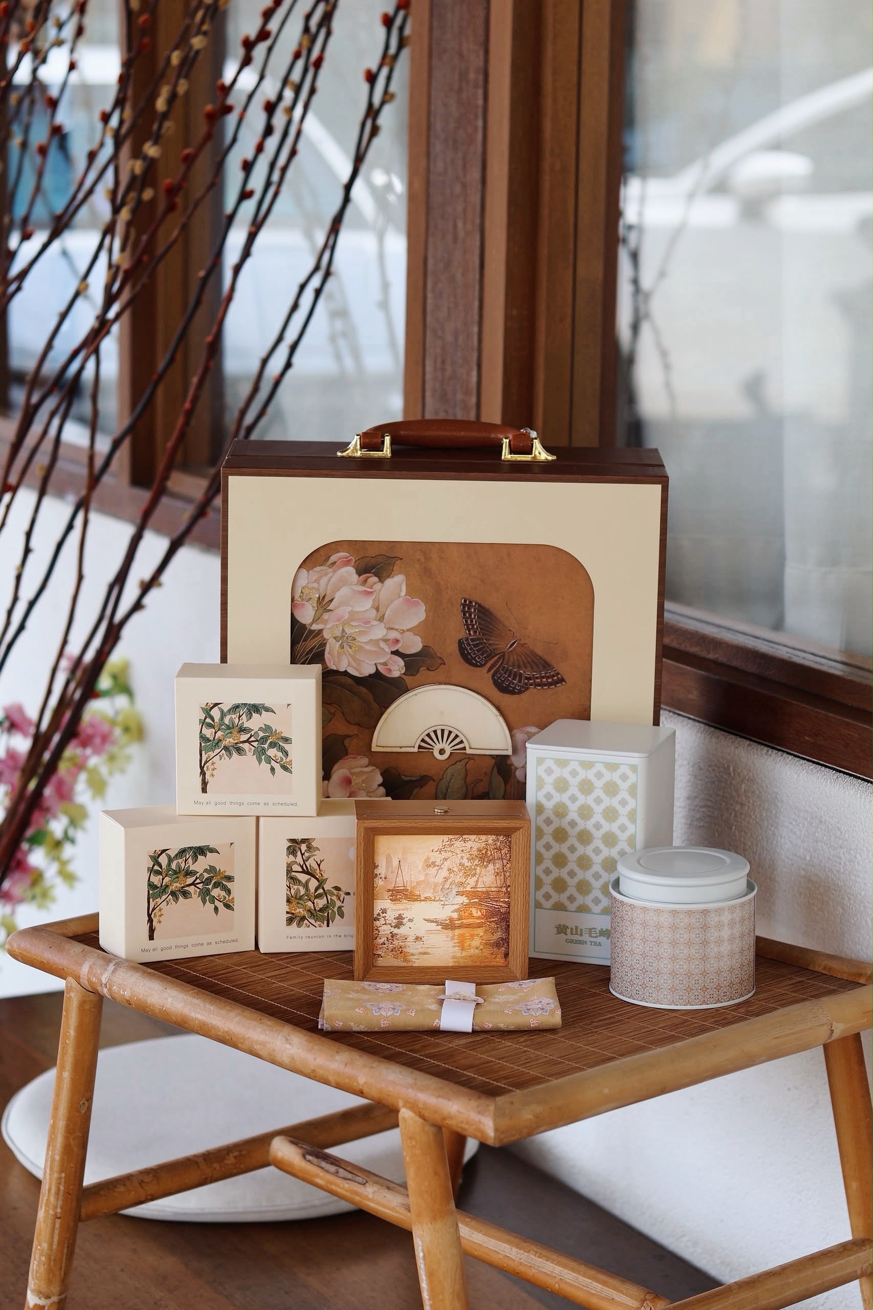 Premium Mid-Autumn corporate gift set with tea and festive packaging